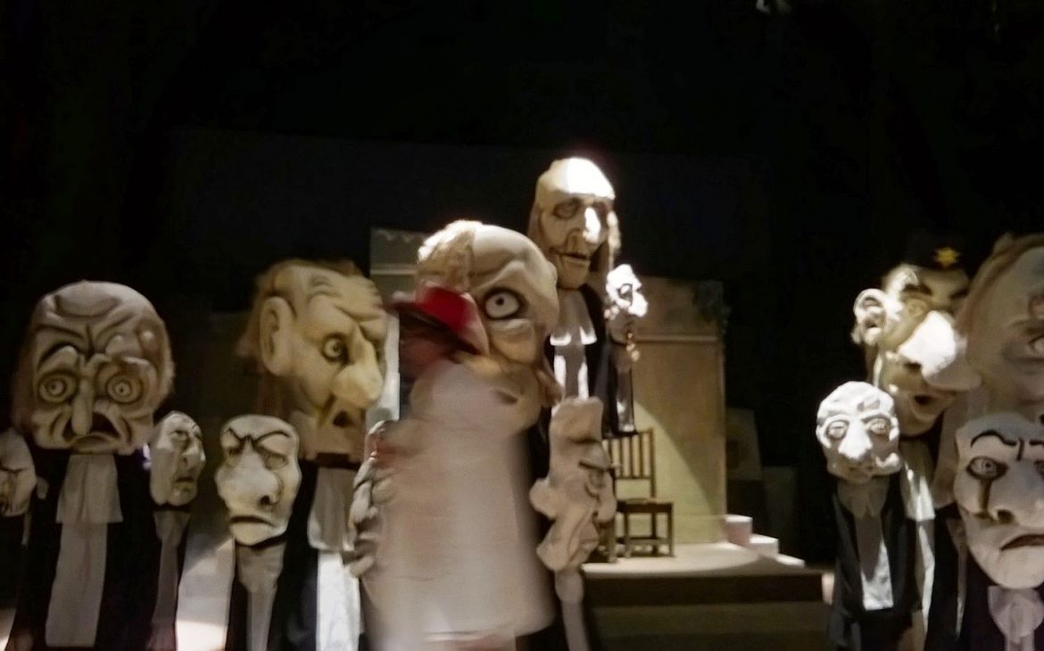 Teatrul Masca: Piesa aia cu racheţi moldoveni