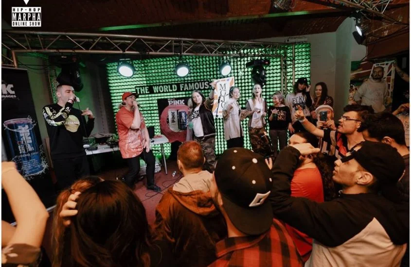 fetele cu care cant pe scena cu Monica scrie